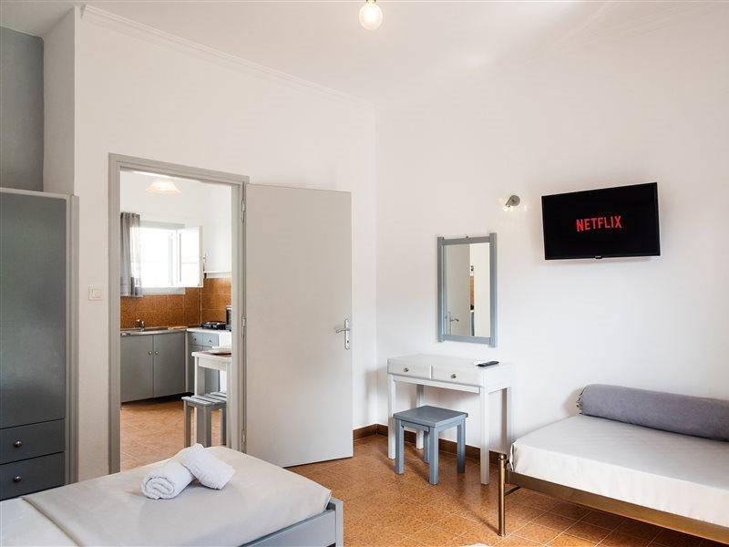 Three Seasons Apartment *